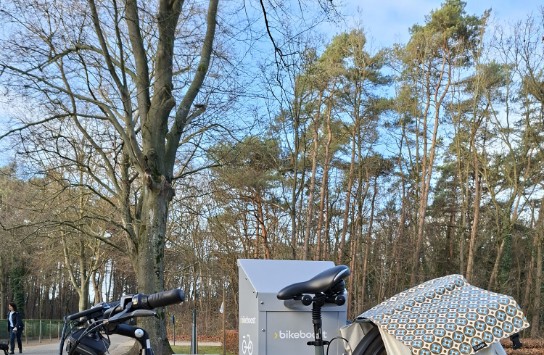 Fietsherstelzuil aan de Heggekapel, Poederlee (vergroot foto)